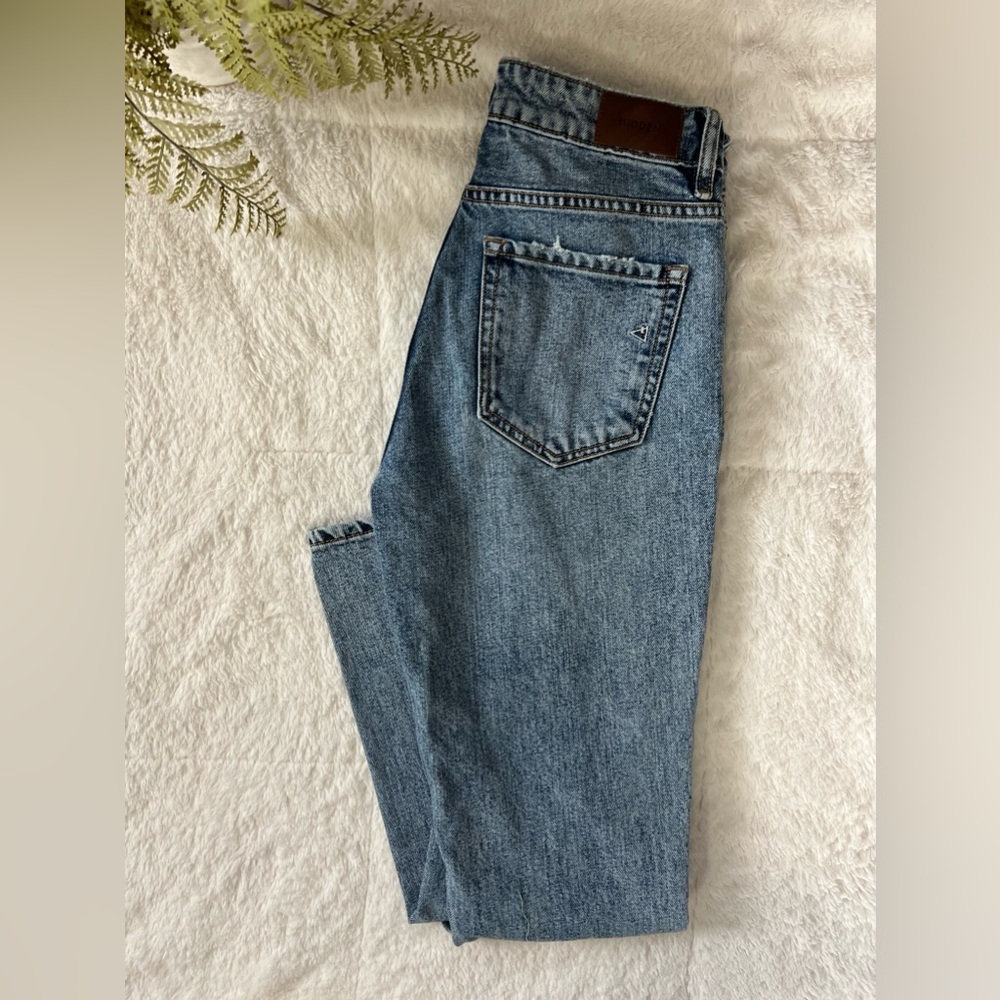 Hidden Straight Leg Distressed Jean